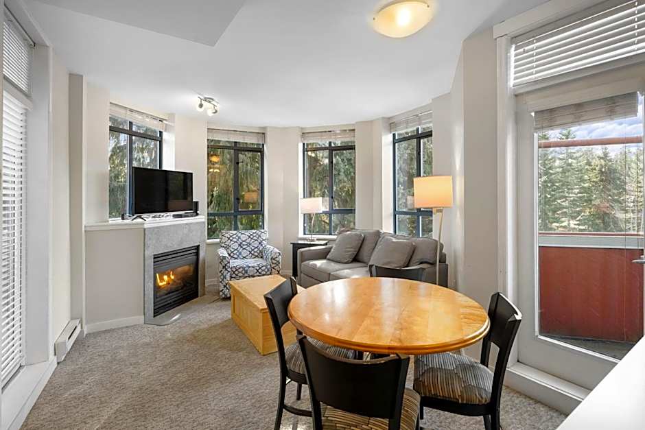 Alpenglow Lodge Two Bedroom Apartment with Private Hot Tub by MVA