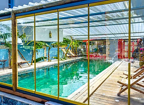 Banana Alaçatı Food & Stay - Adults Only
