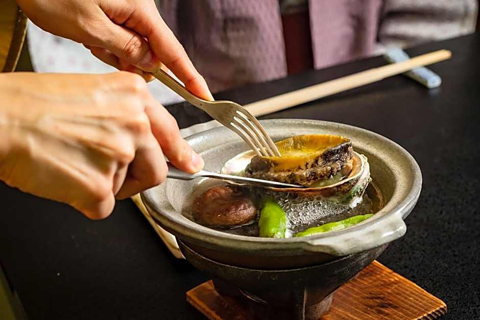 Atami Onsen Sakuraya Ryokan