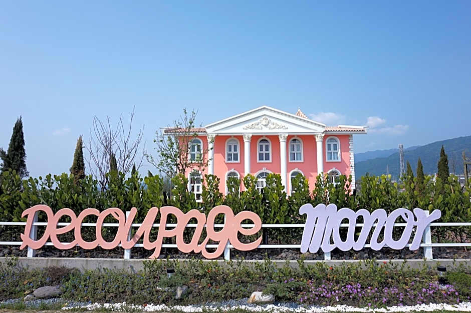 Decoupage Manor