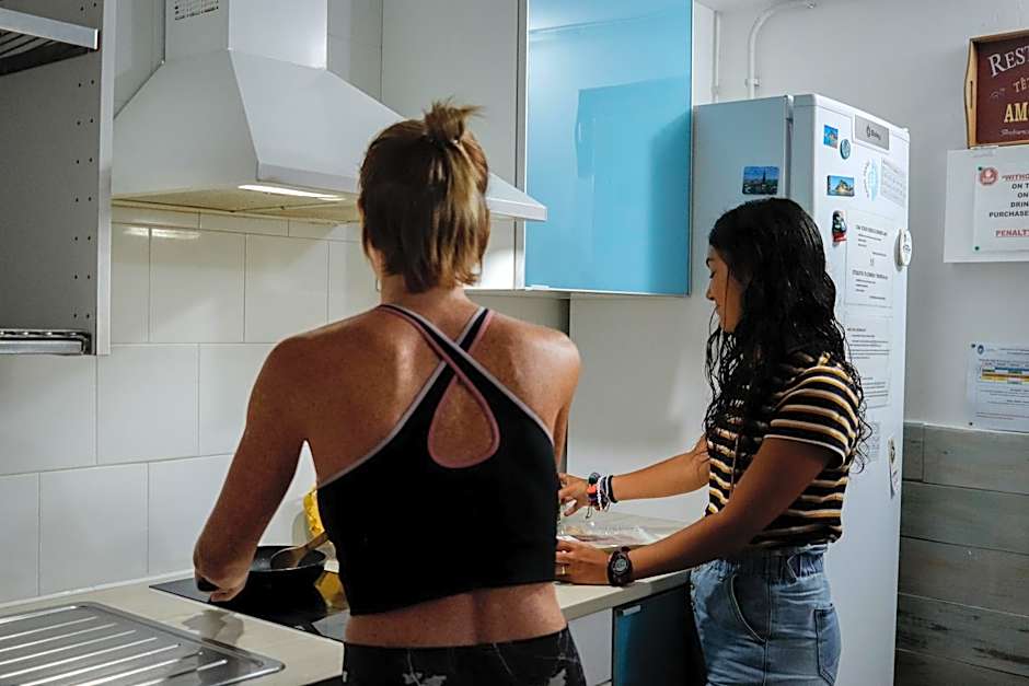 Mana Mana Youth Hostel