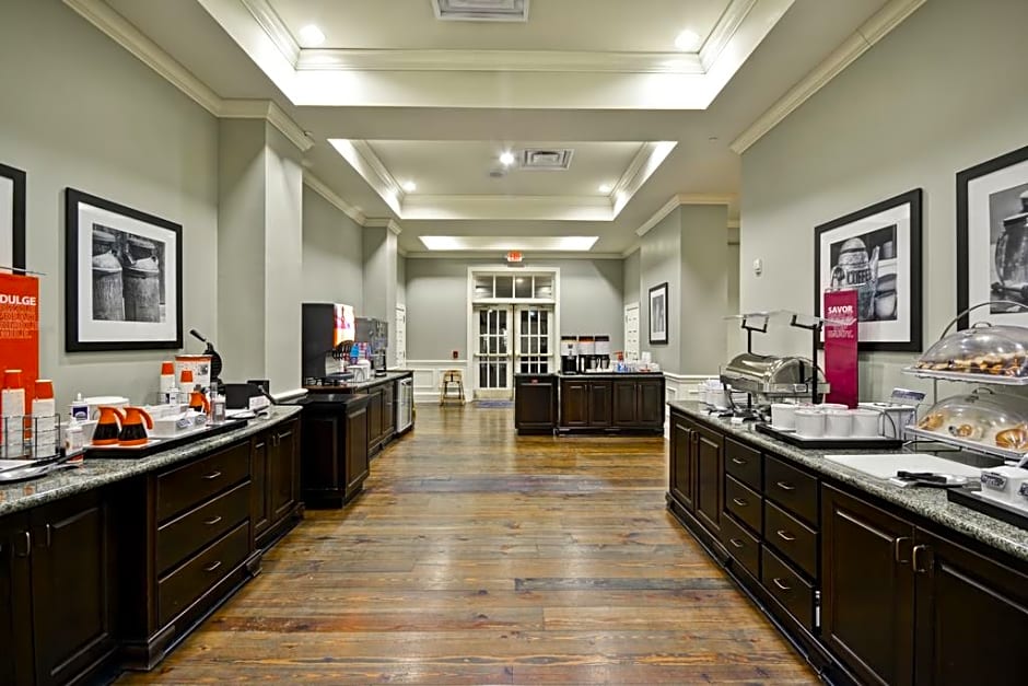 Hampton Inn By Hilton And Suites Savannah Historic District