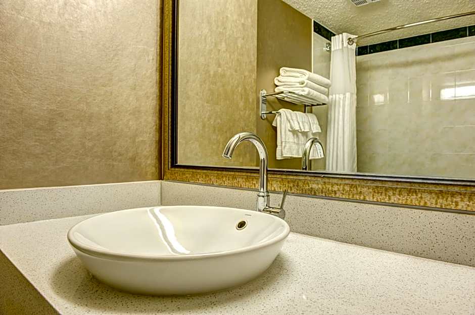 Radisson Hotel & Suites Fort Mcmurray