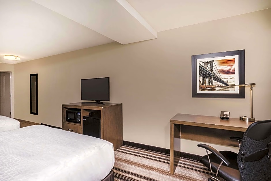 La Quinta Inn & Suites by Wyndham Brooklyn Central