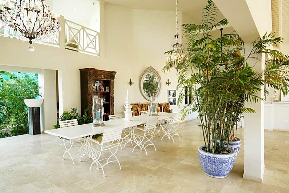Ocean Breeze Boutique Hotel & Marina