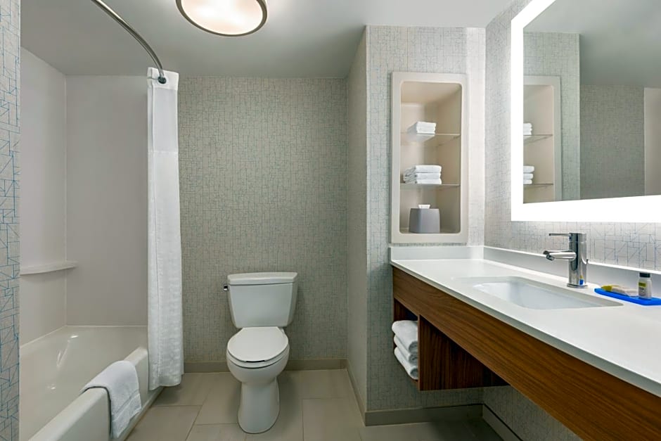 Holiday Inn Express & Suites Philadelphia - Mt. Laurel By IHG