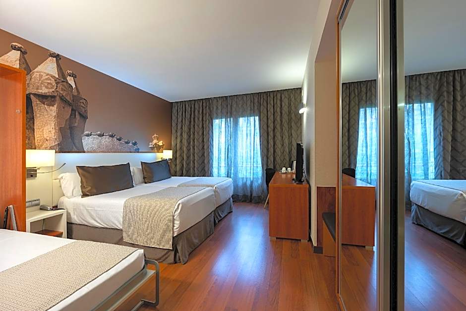 Photo 1 of 5 of Triple Room - 2 Adults and 1 Child