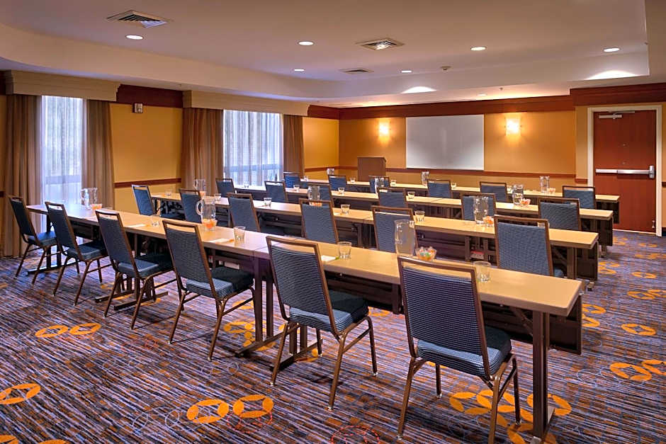 Courtyard by Marriott Kansas City Shawnee