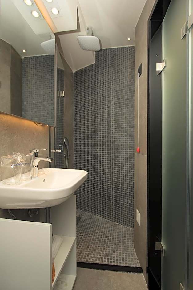 BOUTIQUE 25h by Eva stay 018