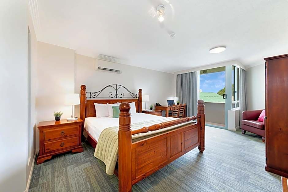 Burnett Riverside Hotel