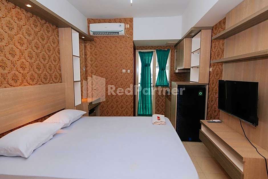 RedLiving Apartemen Green Lake View Ciputat Syafa Property Tower E