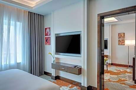 Suite with Lounge Access