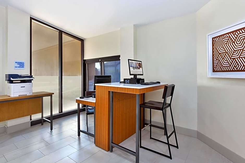 Holiday Inn Express Detroit-Warren/General Motors Technology Center By IHG