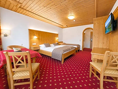 Deluxe Family Room