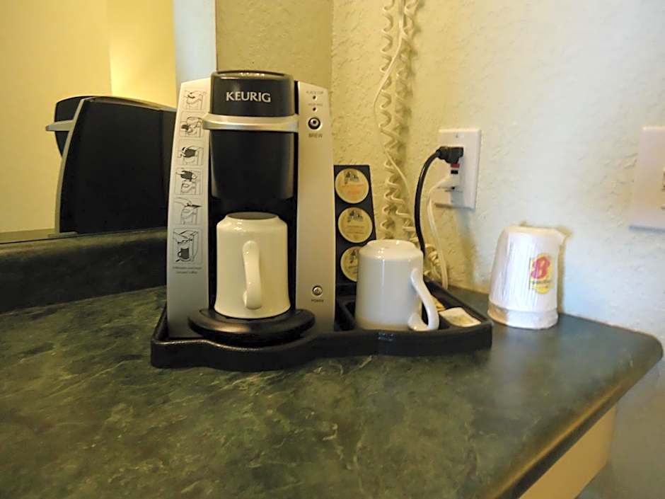 Super 8 by Wyndham Dauphin