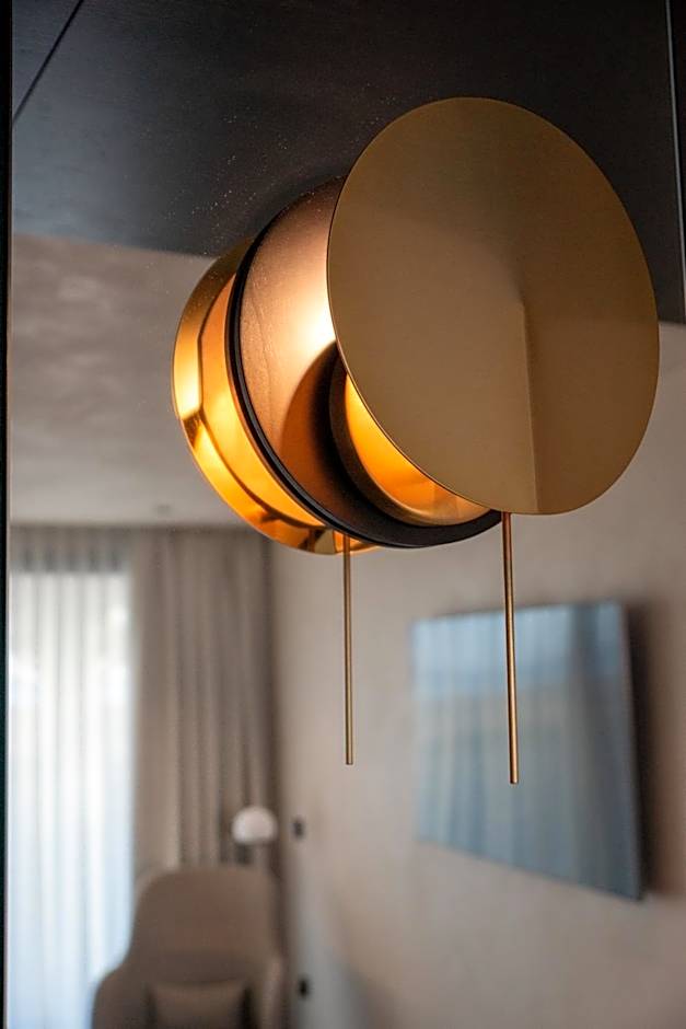 TenSuites - Adults Only