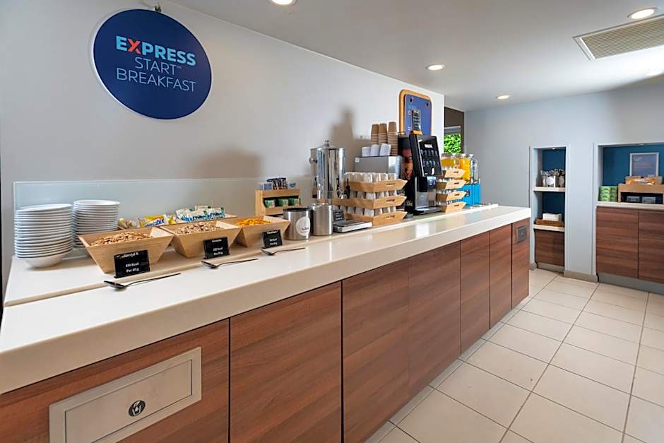 Holiday Inn Express Taunton East By IHG