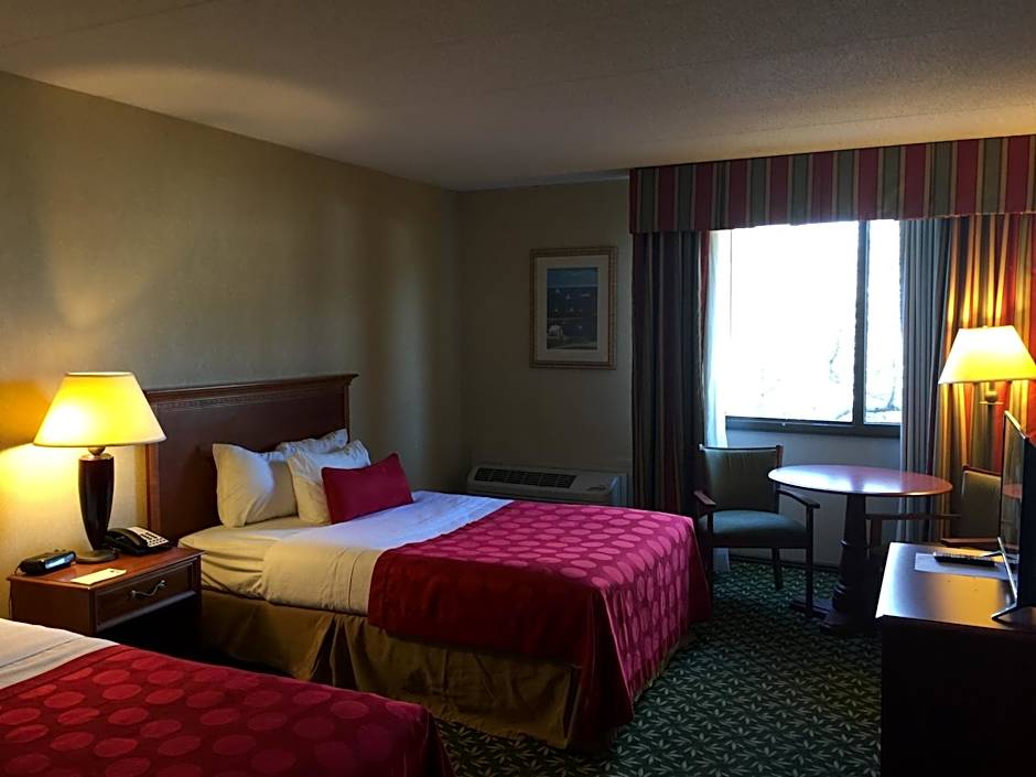 Mystic River Hotel & Suites