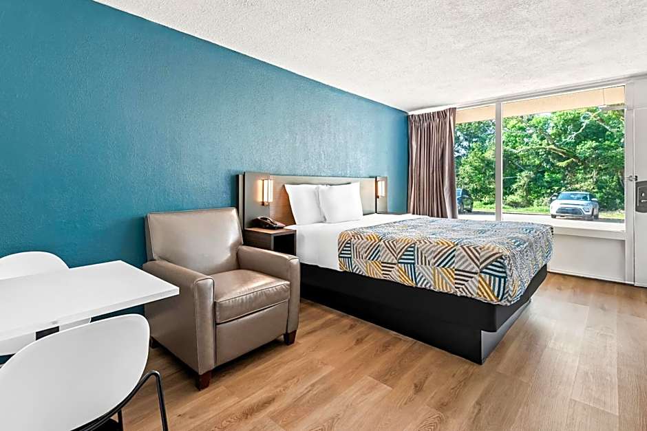 Studio 6 Hammond, LA I12 I55