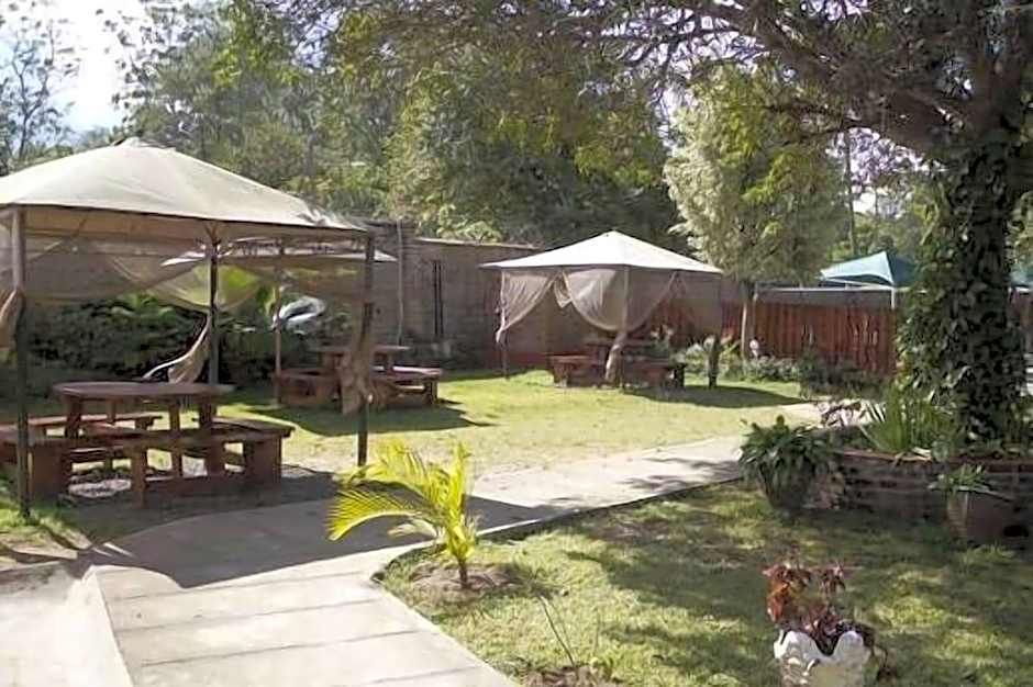 Annie&apos;s Lodge Blantyre