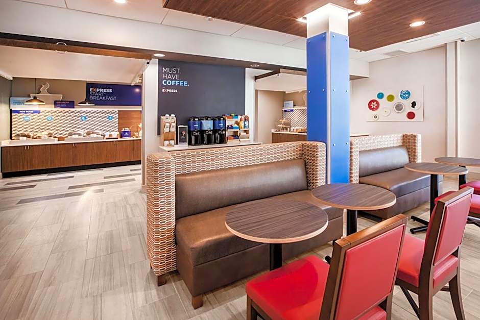 Holiday Inn Express And Suites Hudson I-94 By IHG