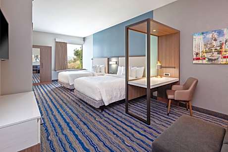 Queen Suite with Trundle Bed and Adapted Tub - Mobility and Hearing Accessible