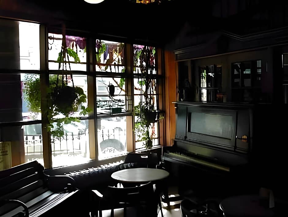 Alaskan Hotel and Bar
