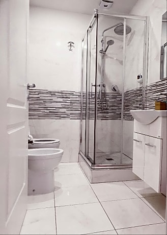 Double Room with Balcony and Private Bathroom