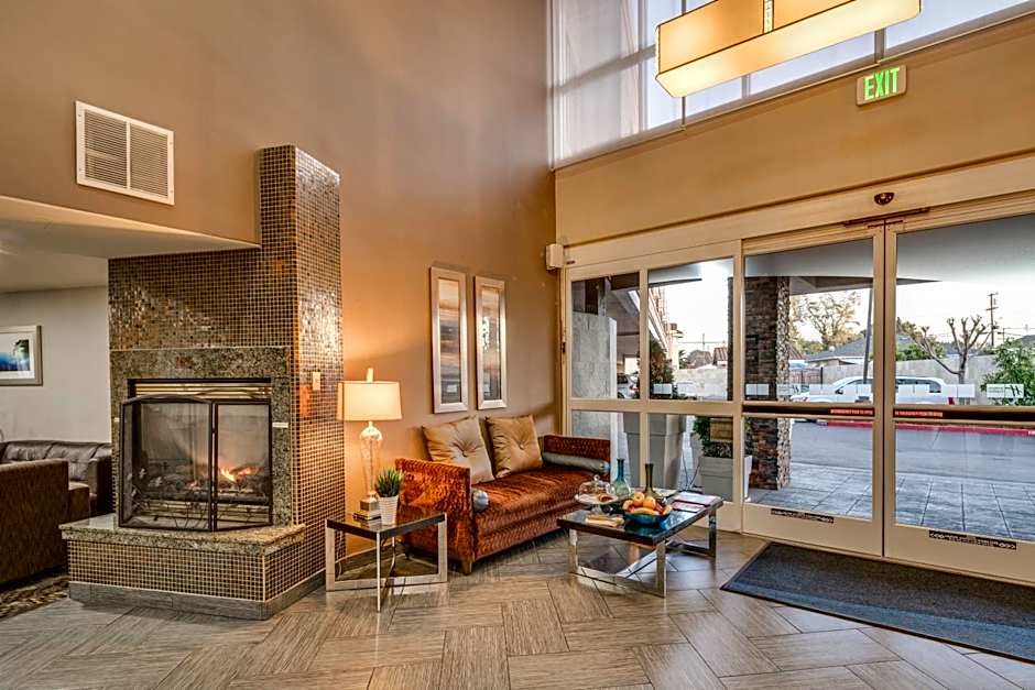 Holiday Inn Express Hotel & Suites Santa Clara By IHG