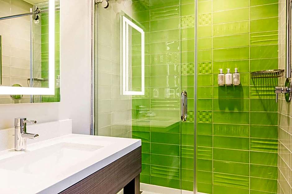 Rodeway Inn Near Melrose Ave