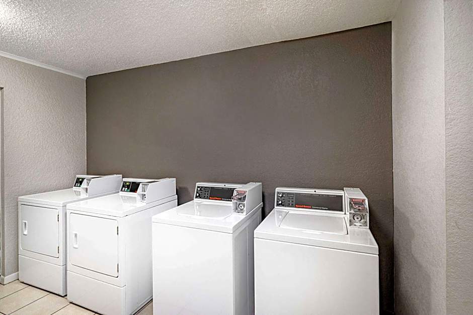 La Quinta Inn & Suites by Wyndham El Dorado