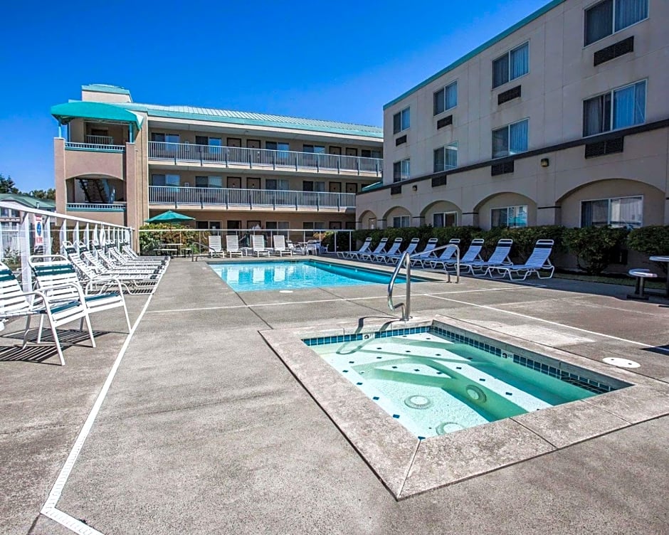 Quality Inn Grand Suites Bellingham