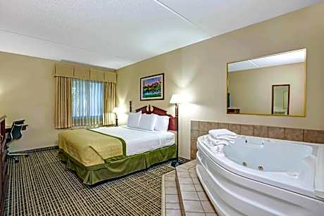 1 King Bed Suite Non-Smoking