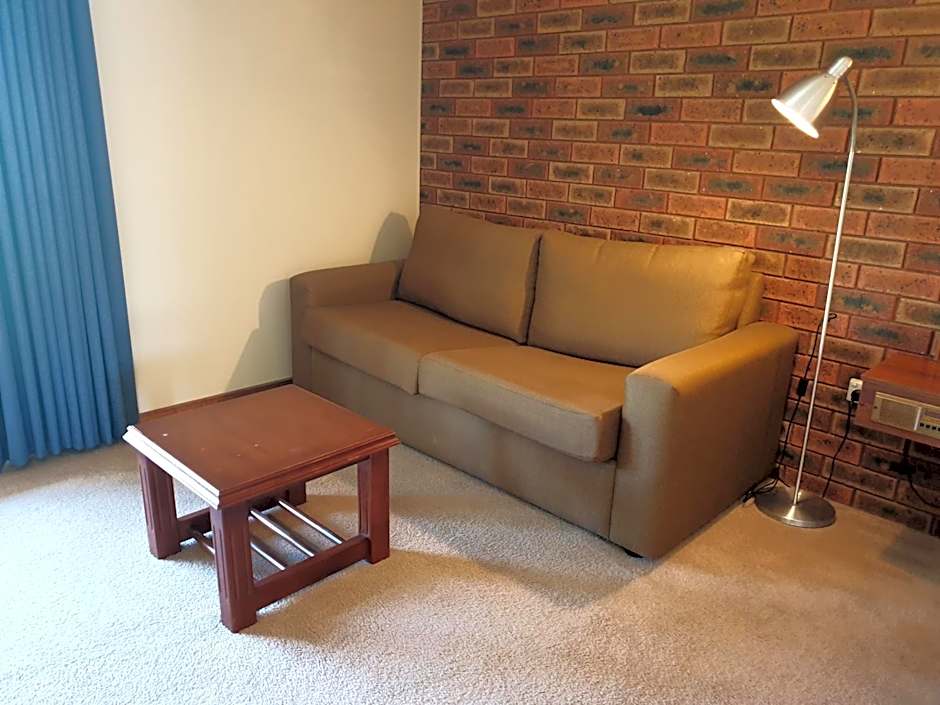 The Finley Palm Motor Inn