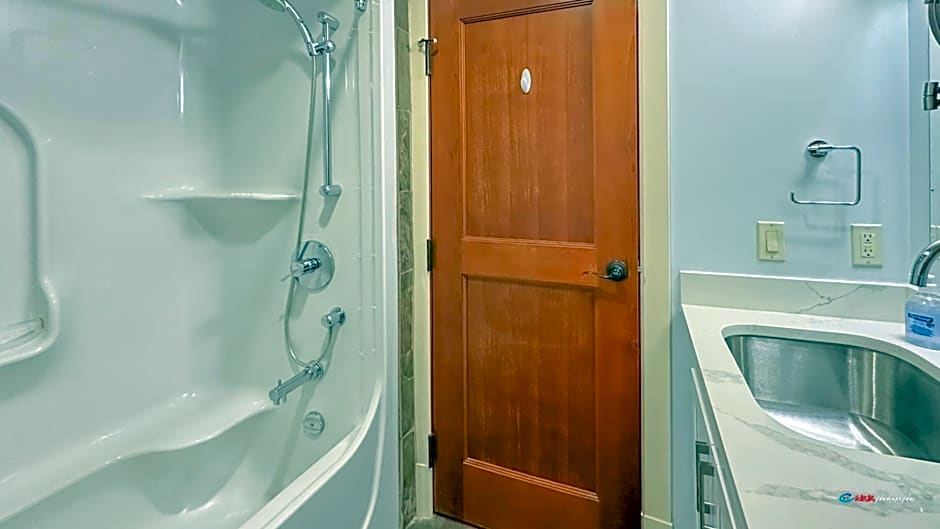 Solara Suite with Indoor Pool / Hot tub / Parking