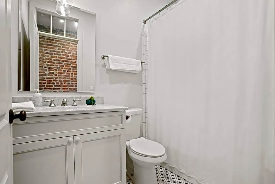 Group-friendly Suite Near Bourbon Street