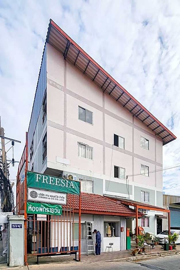 Freesia Bangphi Guest House