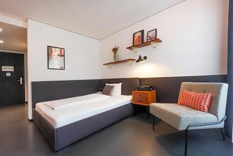 Apartment M - King bed and terrace