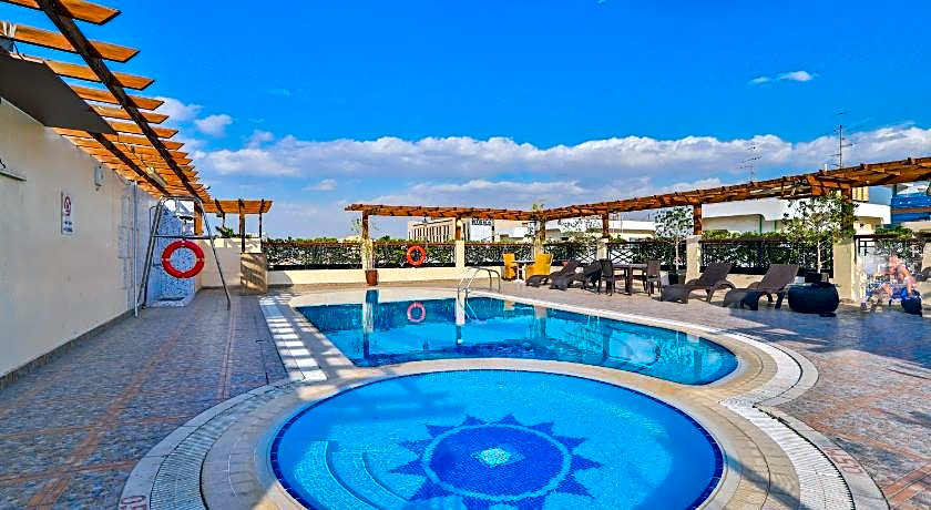 Landmark Summit Hotel