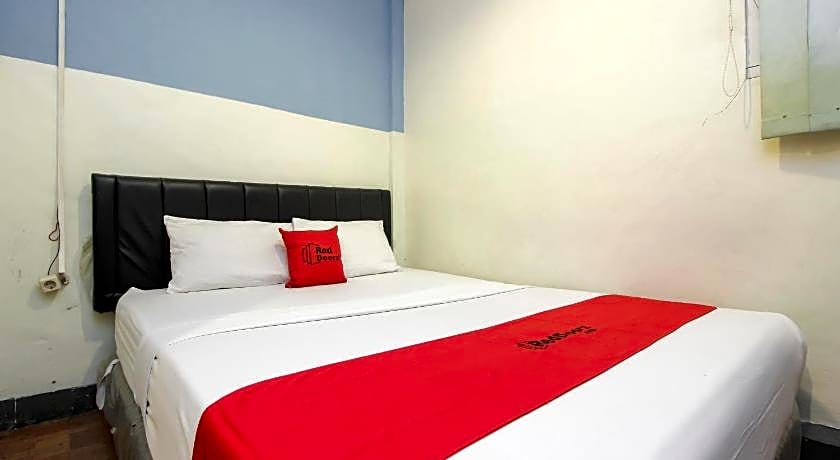 RedDoorz near Bethesda Manado