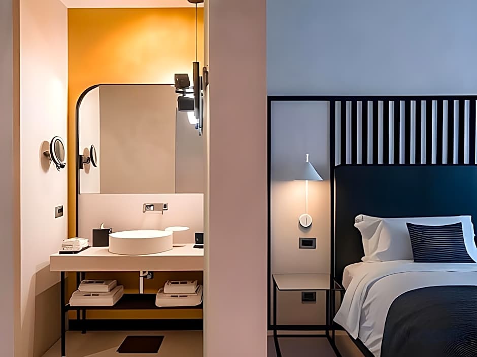 Monograph Freedom Square