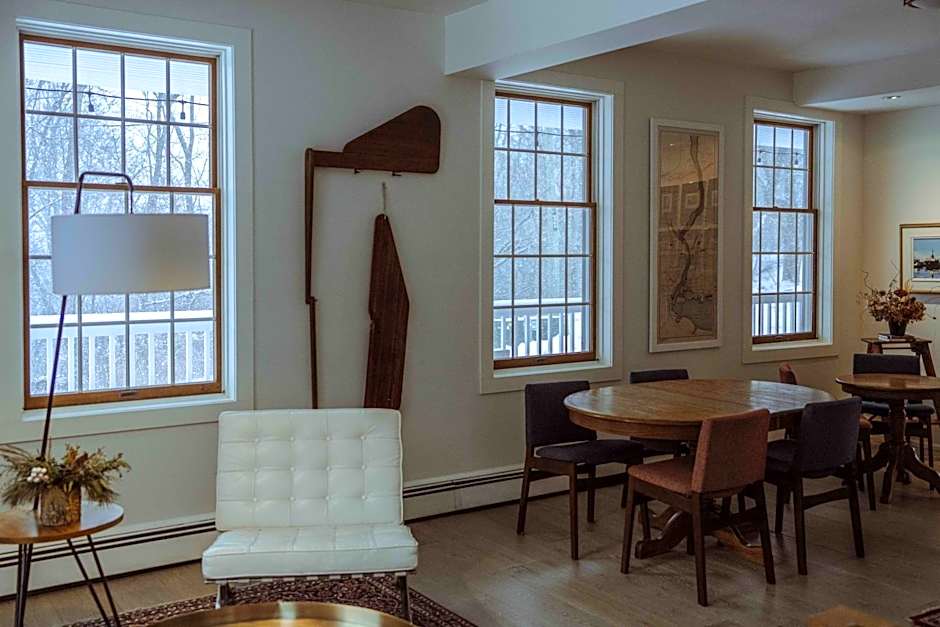 South Landing Inn