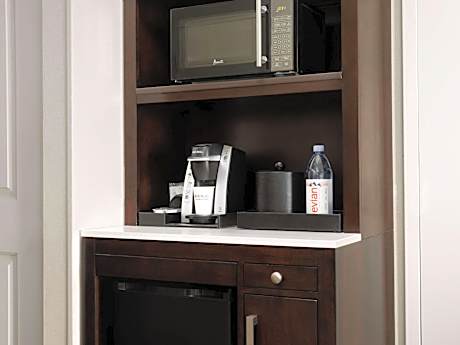 King Room with Tub - Mobility and Hearing Access