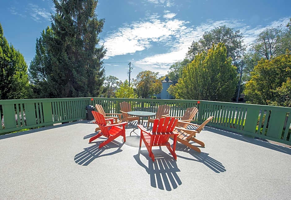 Robin Hood Inn and Suites