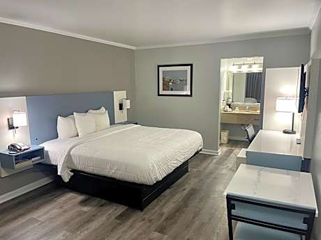 King Suite - Non-Smoking