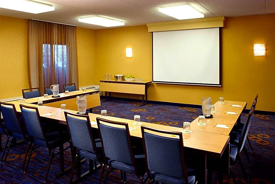 Courtyard By Marriott Chicago Waukegan/Gurnee