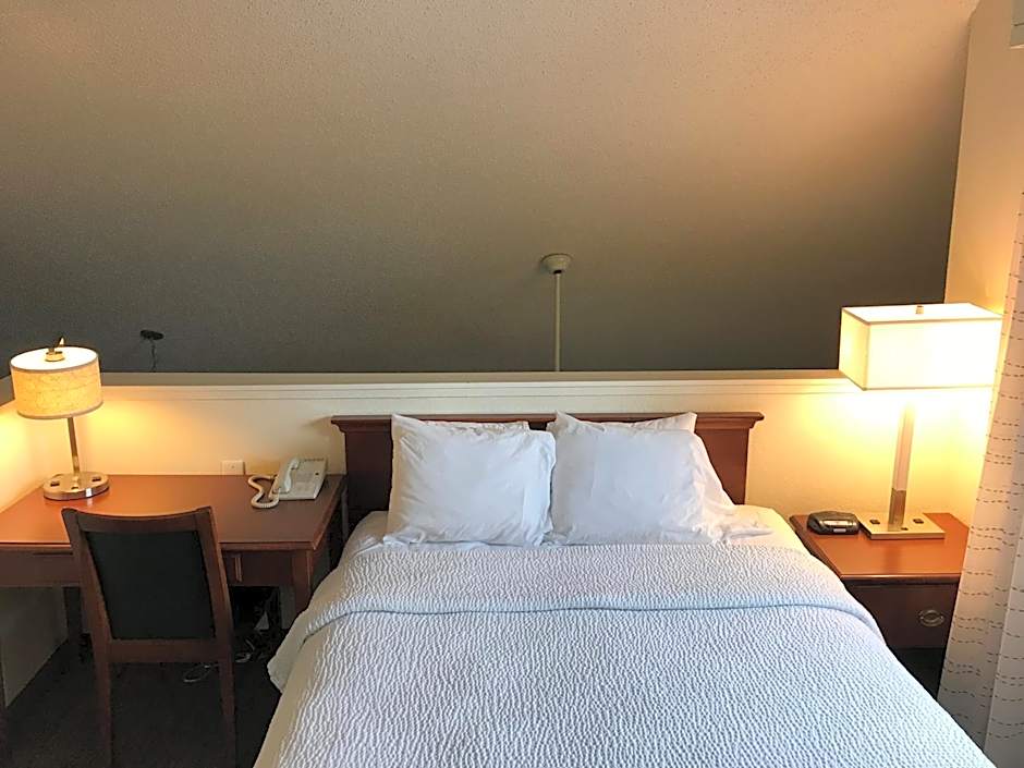 Hawthorn Suites by Wyndham Tinton Falls