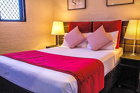 Budget Double Room with Shared Bathroom