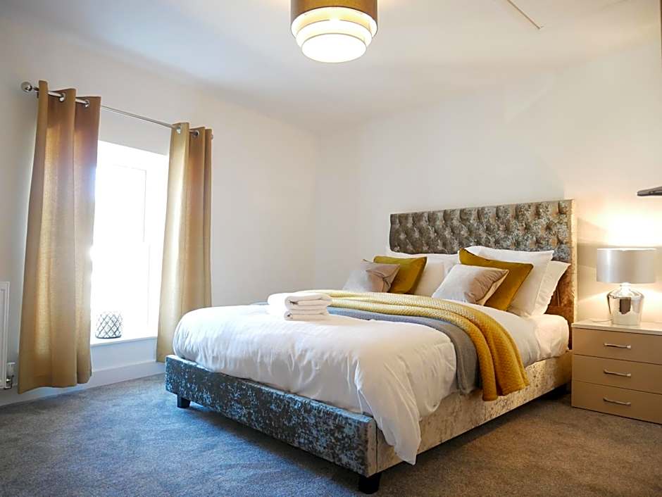 The Courtyard, 4 - Bed, Sleeps 6, Pets Welcome