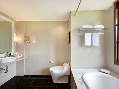 One-Bedroom Suite with Balcony